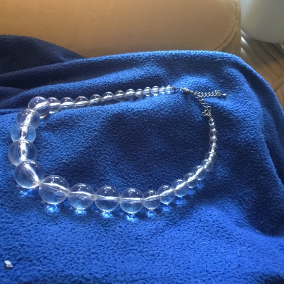 Vintage Clear Lucite Graduated Bead Necklace - Picture 5 of 7